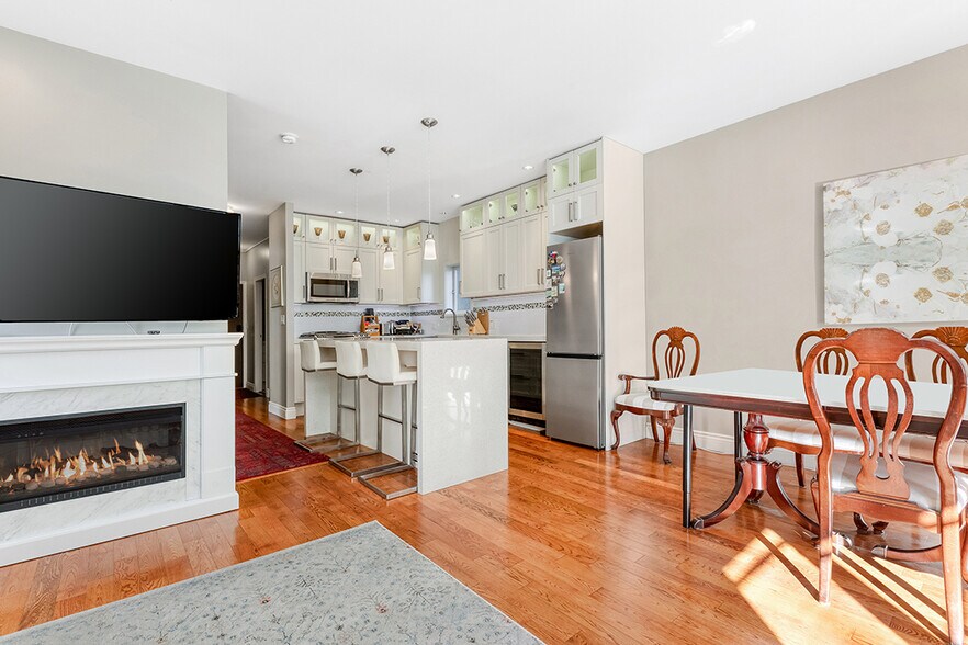 More Photos Of 2814 3rd Av W, Vancouver Hospitality For Sale