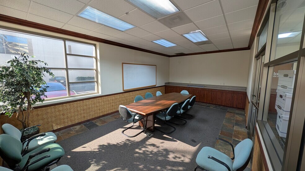 More Photos Of 19815 Hamilton Ave, Torrance Warehouse For Lease
