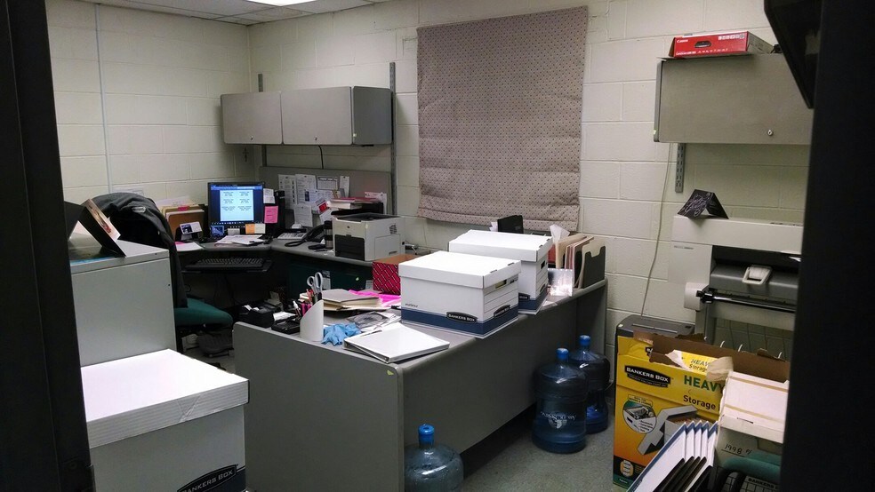 More Photos Of 420 Woodruff Rd, Joliet Warehouse For Lease