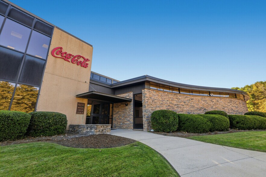 More Photos Of 4600 E Lake Blvd, Birmingham Warehouse For Sale