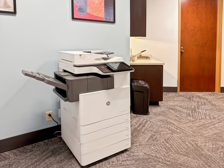 More Photos Of 650 Poydras St, New Orleans Coworking Space