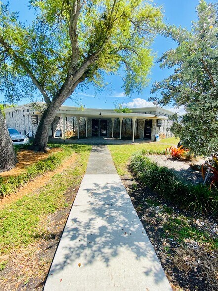 More Photos Of 13201-13207 NE 16th Ave, North Miami Office For Lease