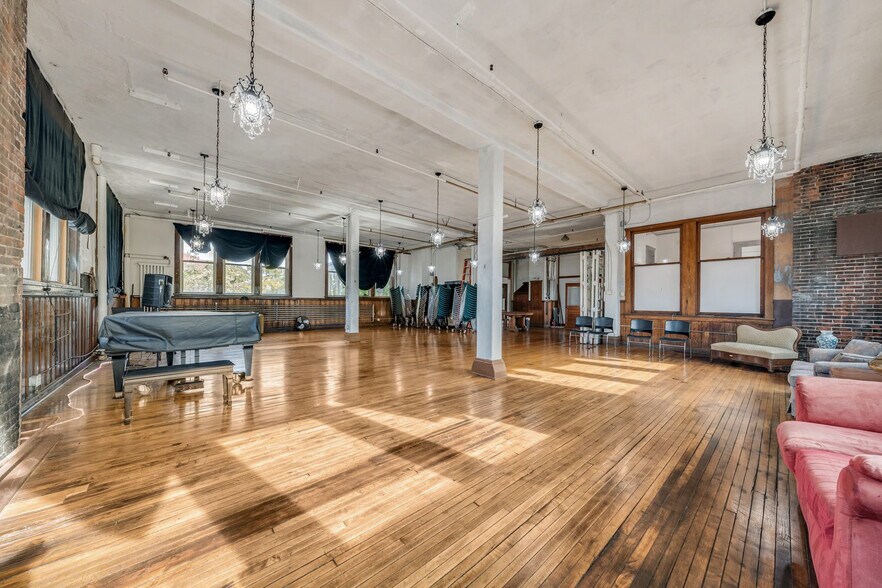 More Photos Of 4403 St Clair Ave, Cleveland Coworking Space