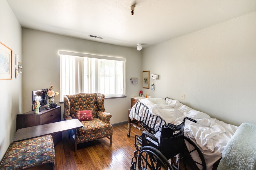 More Photos Of 18905 Standish Ave, Hayward Assisted Living For Sale