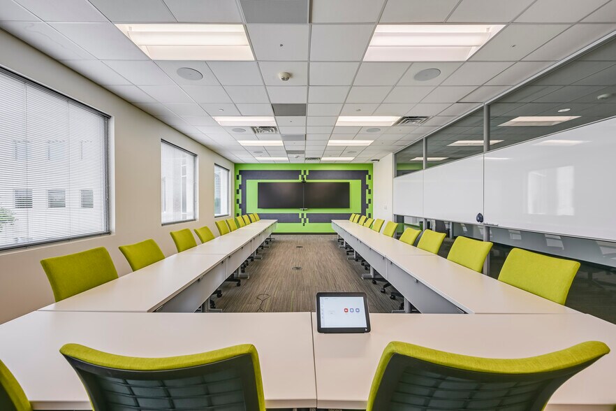 More Photos Of 5601 Headquarters Dr, Plano Office For Sale
