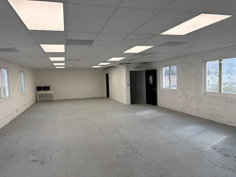 More Photos Of 8111 San Fernando Rd, Sun Valley Research And Development For Lease