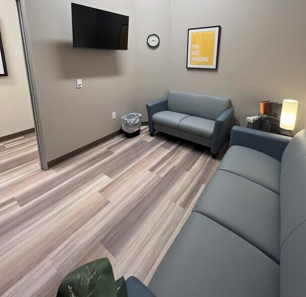 More Photos Of 13331 W Indian School Rd, Litchfield Park General Retail For Sale