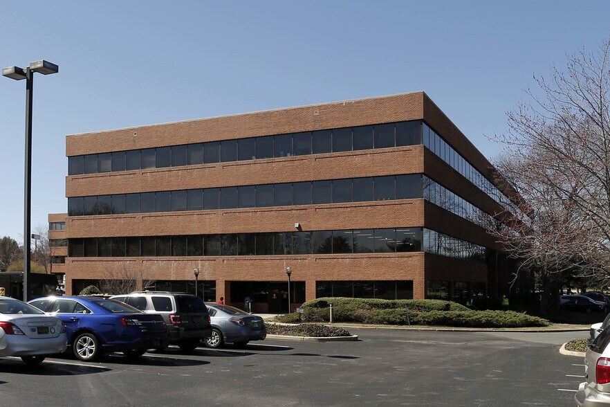 More Photos Of 200 Continental Dr, Newark Office For Lease