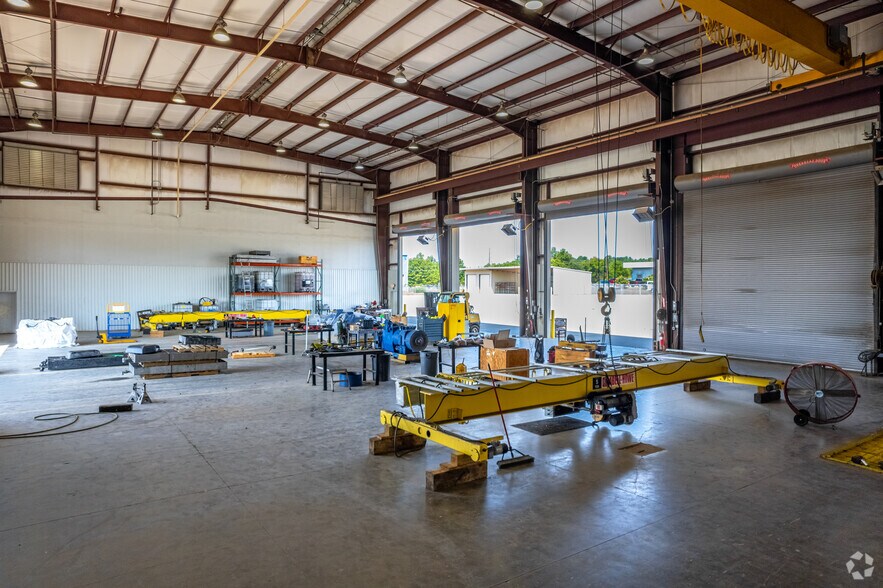 More Photos Of 851 W Harrison Rd, Longview Service For Lease