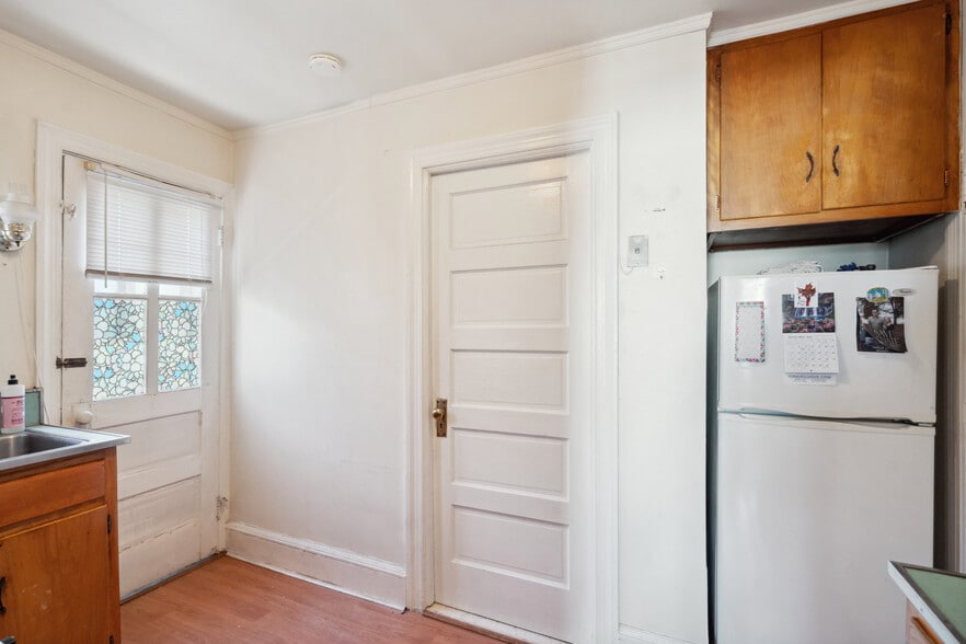 More Photos Of 253 Sea Cliff Ave, Sea Cliff Storefront Retail Residential For Sale