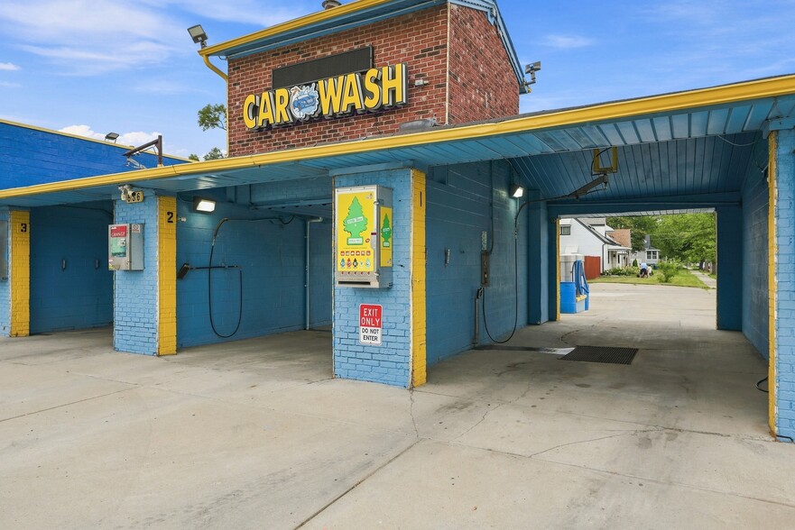 More Photos Of 636 Southfield Rd, Lincoln Park Carwash For Sale