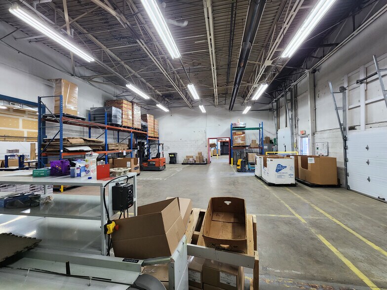 More Photos Of 645 St Du Père-Daniel, Trois-Rivières Warehouse For Lease