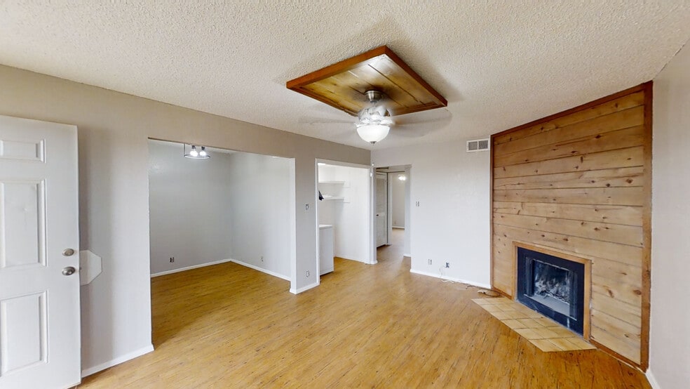 More Photos Of 402 SE 6th St, Andrews Apartments For Sale