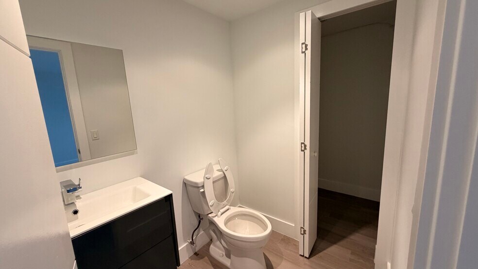 More Photos Of 8335 NW 64th St, Medley Light Distribution For Sale
