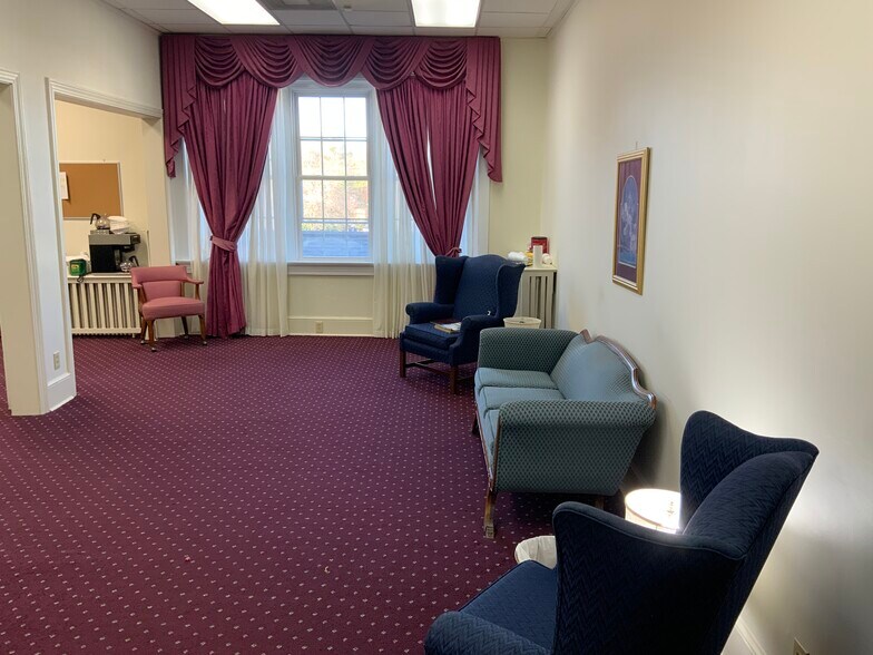 More Photos Of 401 W Cumberland St, Dunn Funeral Home For Sale