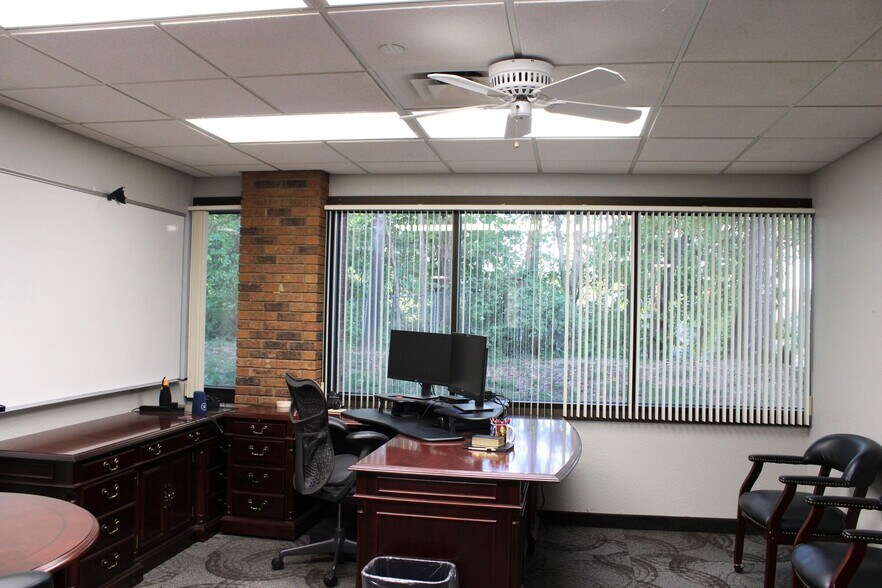 More Photos Of 3801 E Sunshine St, Springfield Office For Sale