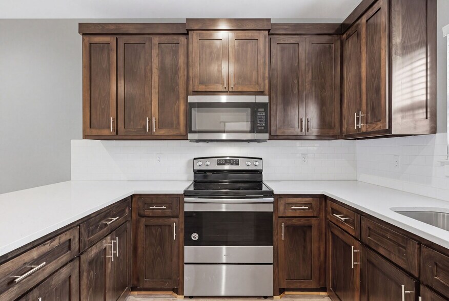 More Photos Of 307 N Henry St, Lindale Apartments For Sale