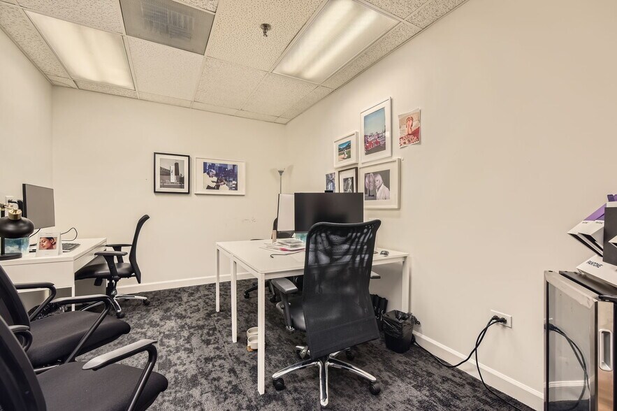 More Photos Of 271-285 E Helen Rd, Palatine Light Distribution For Sale