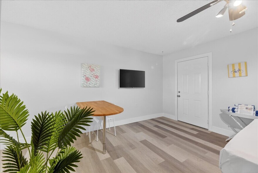 More Photos Of 523 72nd Ave, St Pete Beach Hotel For Sale