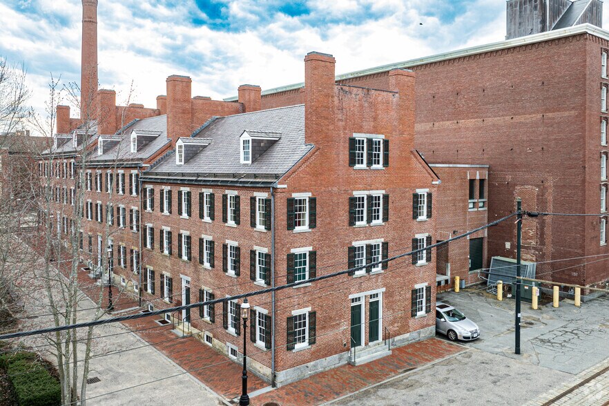 More Photos Of 30 French St, Lowell Warehouse For Lease