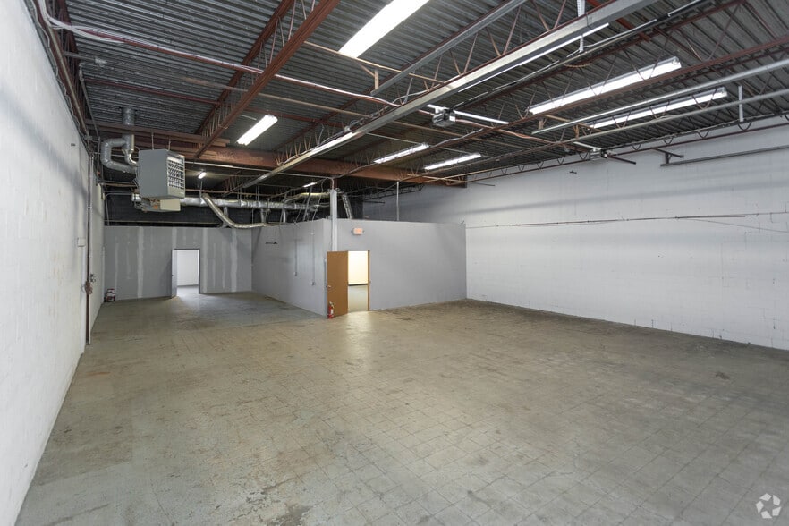 More Photos Of 141 Central Ave, Farmingdale Light Manufacturing For Lease