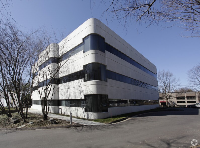 More Photos Of 67 Holly Hill Ln, Greenwich Office For Sale