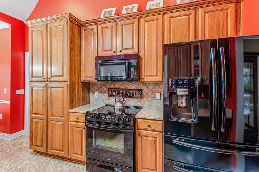 More Photos Of 170 St Gabriel Way, Fayetteville Light Manufacturing For Sale