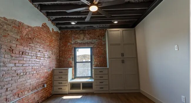 More Photos Of 216 E Rogers Blvd, Skiatook Storefront Retail Office For Sale
