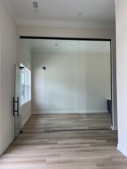 More Photos Of 1325 Main St, Katy Medical For Lease