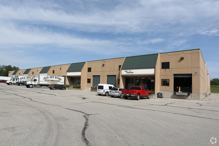 More Photos Of 2604 NE Industrial Dr, Kansas City Warehouse For Lease