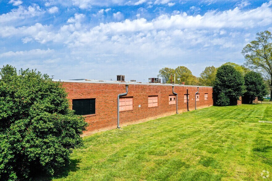 More Photos Of 915 Curtis St, Monroe Distribution For Lease