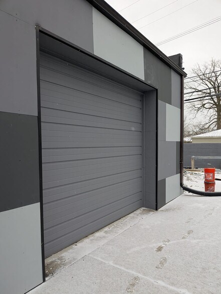 More Photos Of 20520 Stephens St, Saint Clair Shores Manufacturing For Sale