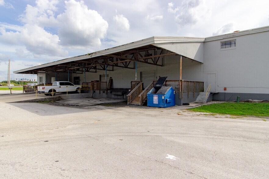 More Photos Of 701 NW 42nd St, Winter Haven Warehouse For Lease