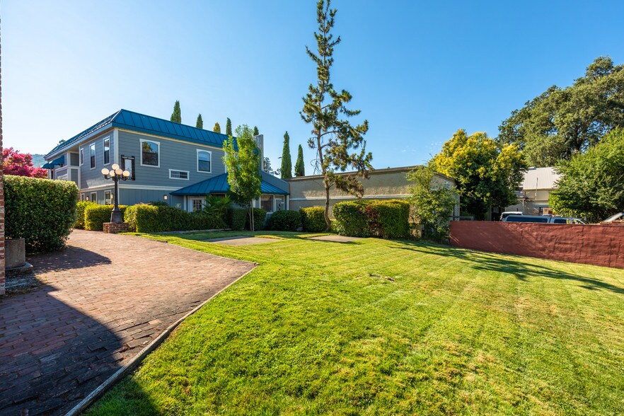 More Photos Of 367-387 N State St, Ukiah Office For Sale