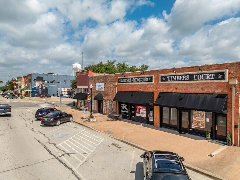 More Photos Of 105 E Franklin St, Hillsboro Storefront For Lease