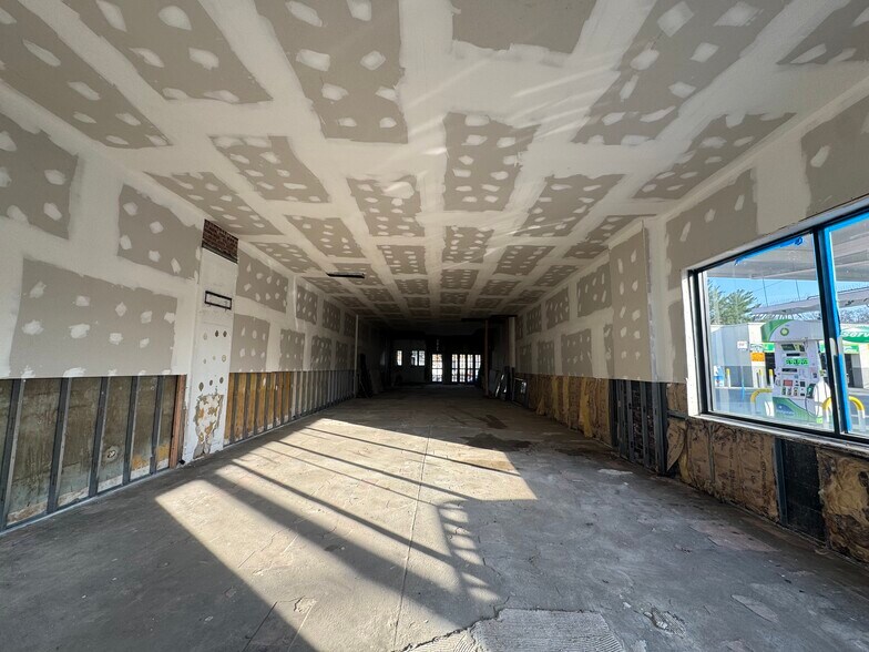 More Photos Of 12 Northern Blvd, Great Neck Storefront For Sale