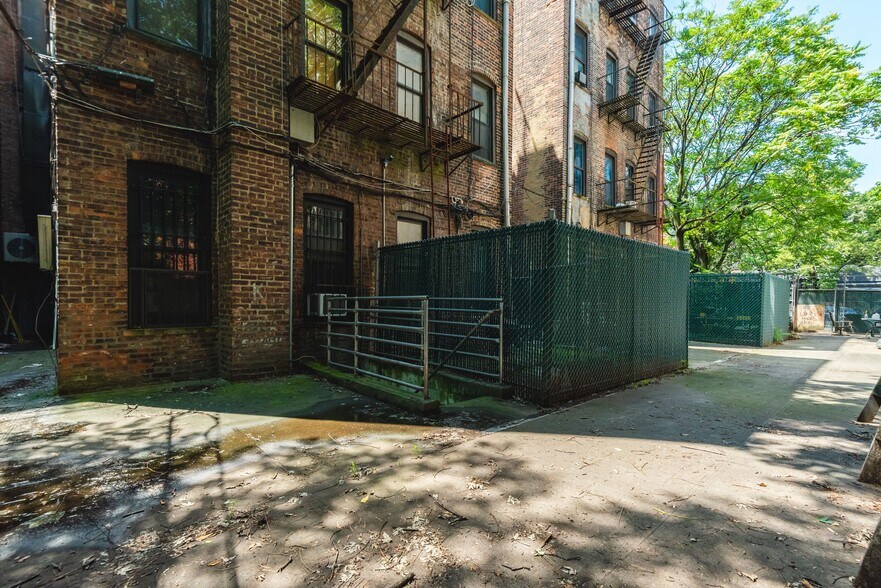 More Photos Of 561 Gates Ave, Brooklyn Apartments For Sale