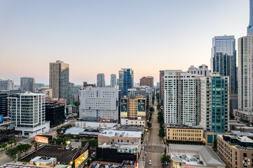 More Photos Of 111 W Huron St, Chicago Hotel For Lease