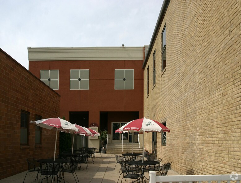 More Photos Of 207 N Chestnut St, Chaska Office For Lease