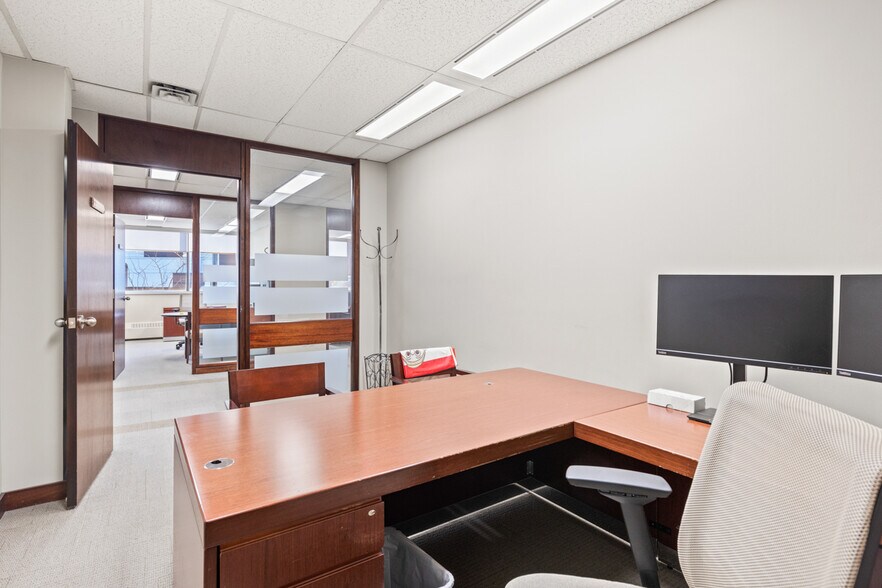 More Photos Of 478 Bernard Av, Kelowna Office For Lease