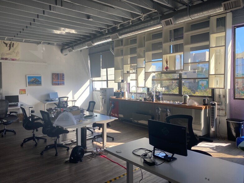 More Photos Of 1121 Howard St, San Francisco Research And Development For Lease