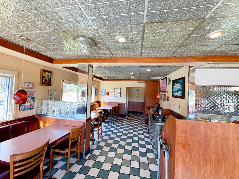 More Photos Of 8031 Summerlin Center Dr, Fort Myers Restaurant For Sale