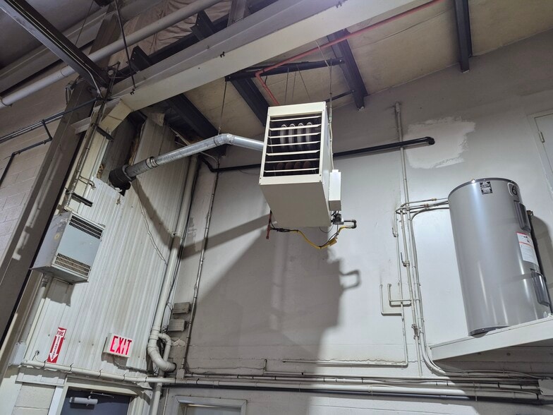 More Photos Of 280 Centre St, Petrolia Manufacturing For Lease