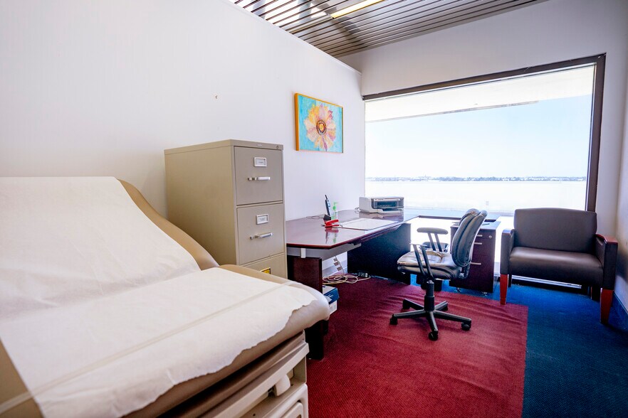 More Photos Of 1010 Kennedy Dr, Key West Medical For Sale