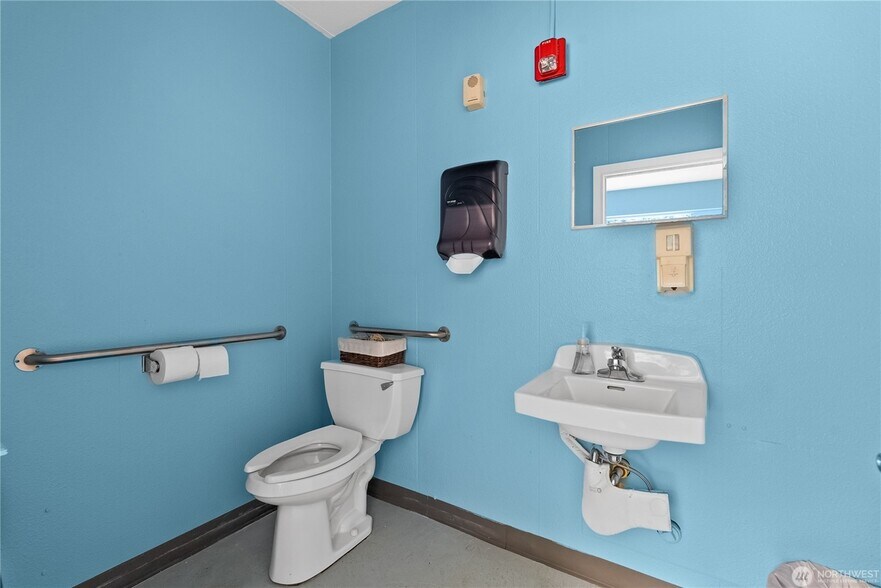 More Photos Of 9707 Key Peninsula Hwy NW, Gig Harbor General Retail For Sale