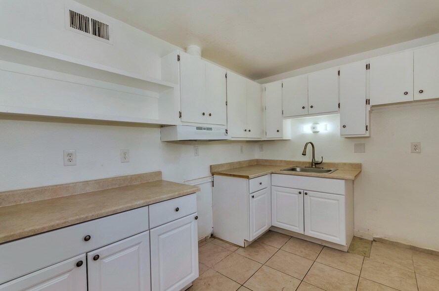 More Photos Of 109 E Brinker Dr, Avondale Apartments For Sale