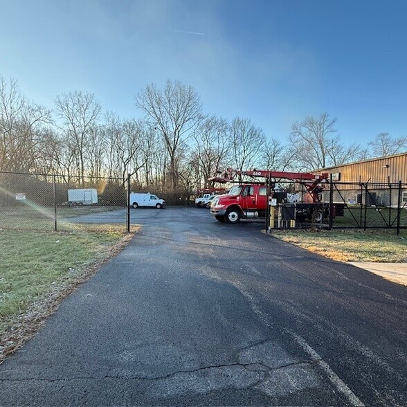 More Photos Of 5201 W 46th St, Indianapolis Light Distribution For Sale