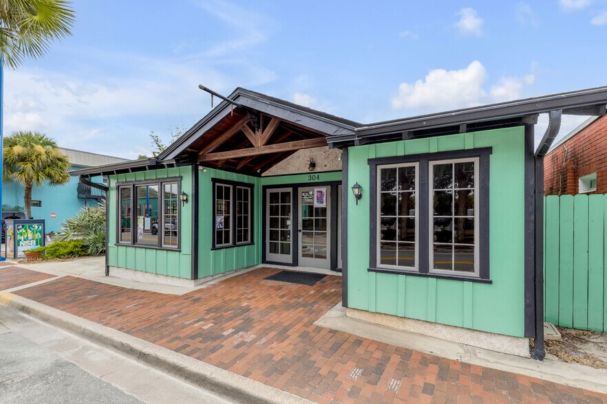 More Photos Of 304 Flagler Ave, New Smyrna Beach Storefront For Sale