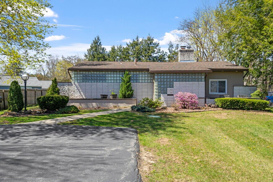 Primary Photo Of 235 Saratoga Rd, Schenectady Office For Sale