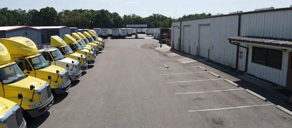 More Photos Of 6713 Benjamin Rd, Tampa Warehouse For Lease